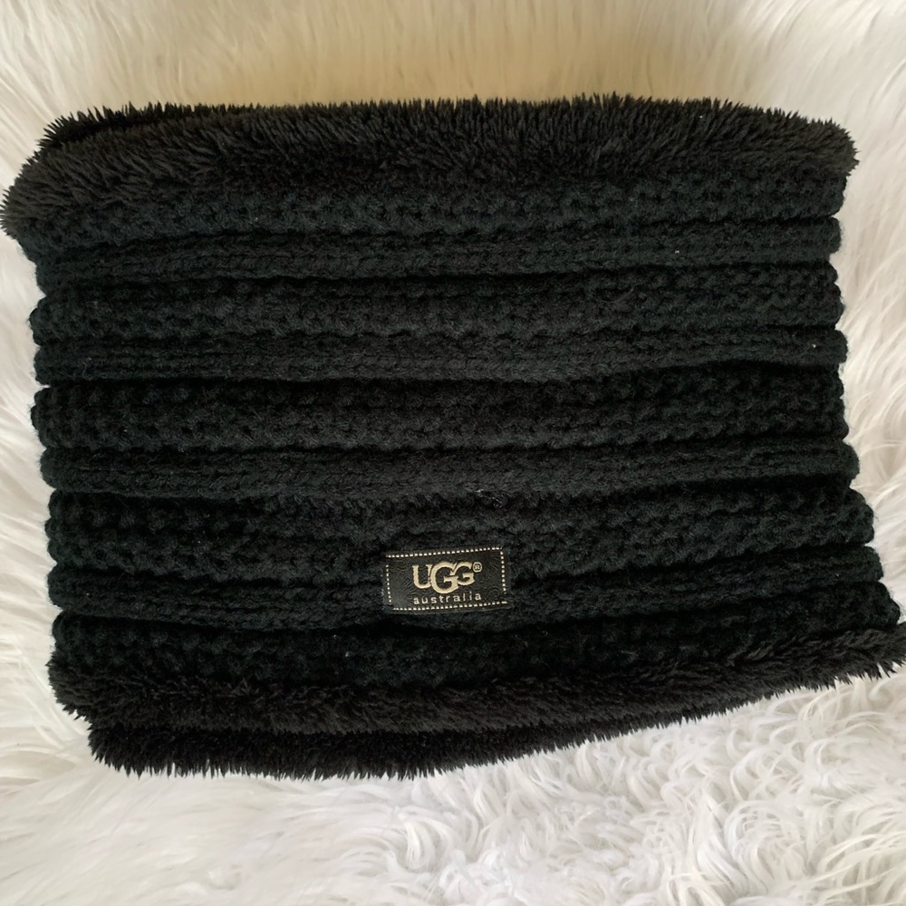 SOLD SOLD SOLD: Ugg Scarf - Picture 4 of 6